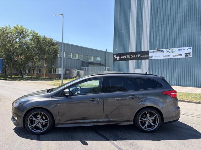 Ford FOCUS Wagon 1.0i Eco-Boost ST-Line 6-Bak 126 PK. Prachtige en goed onderhouden auto !!! Alle keuringen toegestaan !! Rijdt ook helemaal nieuw !