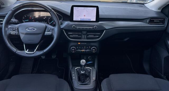 Ford FOCUS Wagon 1.0 EcoBoost Titanium Business 125PK | PANO | 2e Eigenaar | NL AUTO | Onderhoudshistorie | NAP | Elektrische Achterklep | Parkeersensoren | Winter Pack | Stoel Stuur en Voorruitverwarming | Climate Control | Cruise Control | Navigatie | Carplay | 2