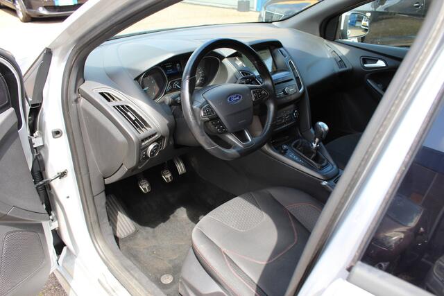 Ford FOCUS Station 1.5-16V "ST-Line'' Clima - Cruise - Carplay !! 150 Pk