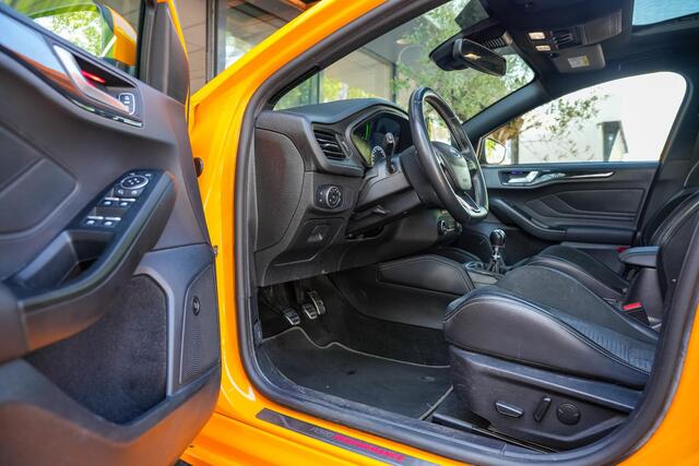 Ford FOCUS 2.3 EcoBoost ST-X 280PK Panoramadak Camera Stoelverw. Performance DAB+