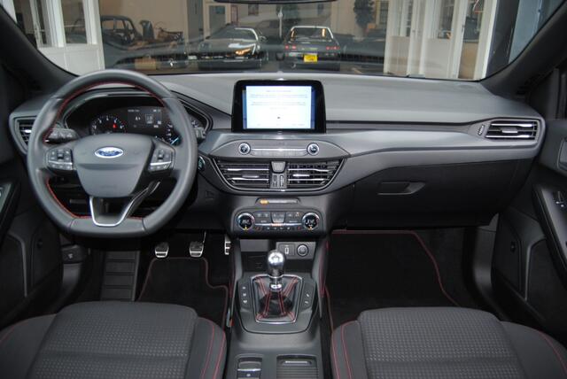 Ford FOCUS Wagon 1.5 EcoB. ST L. Bns