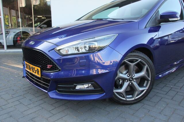 Ford FOCUS Wagon 2.0 ST-2 / RECARDO/ All-season/ Xenon/ 250PK/ Stoel+stuurverwarming/ Clima
