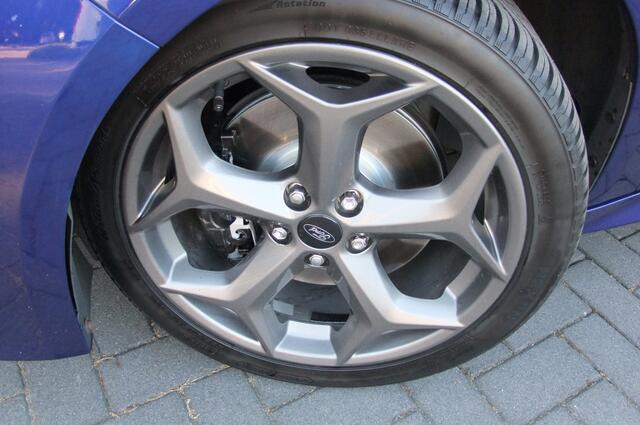 Ford FOCUS Wagon 2.0 ST-2 / RECARDO/ All-season/ Xenon/ 250PK/ Stoel+stuurverwarming/ Clima