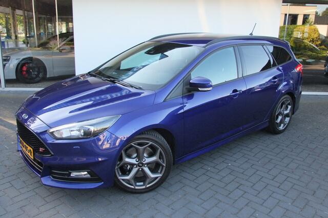 Ford FOCUS Wagon 2.0 ST-2 / RECARDO/ All-season/ Xenon/ 250PK/ Stoel+stuurverwarming/ Clima