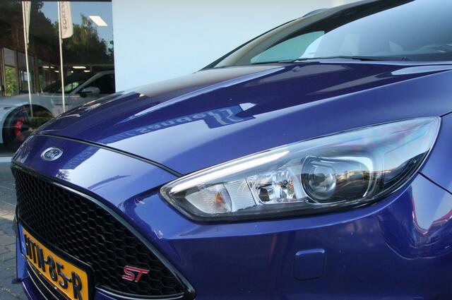 Ford FOCUS Wagon 2.0 ST-2 / RECARDO/ All-season/ Xenon/ 250PK/ Stoel+stuurverwarming/ Clima