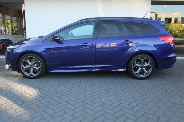 Ford FOCUS Wagon 2.0 ST-2 / RECARDO/ All-season/ Xenon/ 250PK/ Stoel+stuurverwarming/ Clima