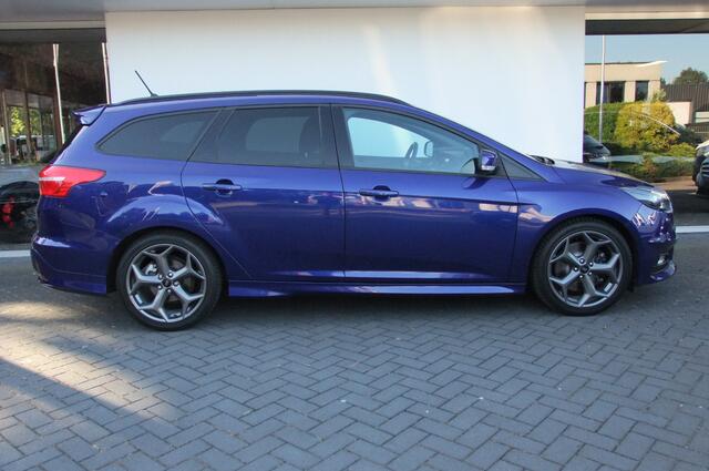 Ford FOCUS Wagon 2.0 ST-2 / RECARDO/ All-season/ Xenon/ 250PK/ Stoel+stuurverwarming/ Clima