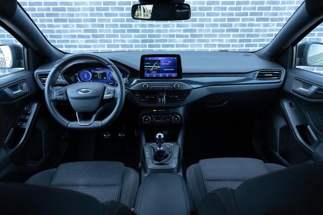 Ford FOCUS Wagon 1.0 EcoBoost Hybrid 125 ST Line X Business | Achteruitrijcamera | Parkeersensoren | Stoelverwarming | LED Koplampen | Climate Control | Cruise Control | Navigatie | Apple Carplay | Android Auto | Keyless Entry | Elektrische Achterklep