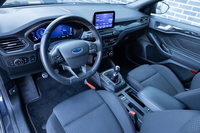 Ford FOCUS Wagon 1.0 EcoBoost Hybrid 125 ST Line X Business | Achteruitrijcamera | Parkeersensoren | Stoelverwarming | LED Koplampen | Climate Control | Cruise Control | Navigatie | Apple Carplay | Android Auto | Keyless Entry | Elektrische Achterklep