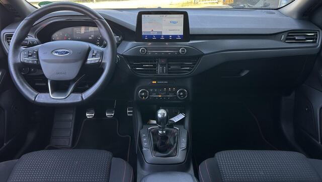 Ford FOCUS 1.0 EcoBoost ST Line Business 125PK | 2e Eigenaar | NL AUTO | PANO | Achteruitrijcamera | Keyless Entry | Navigatie | DAB+ | B&O Audio | LED | Stoelverwarming | Stuurverwarming | Voorruitverwarming | Climate Control | Apple Carplay & Android Auto | Privac