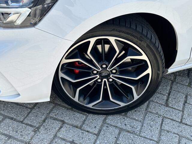 Ford FOCUS Wagon 125PK EcoBoost ST Line Business | Trekhaak | Winterpack | Keyless | Clima | B&O | Park. sens V+A