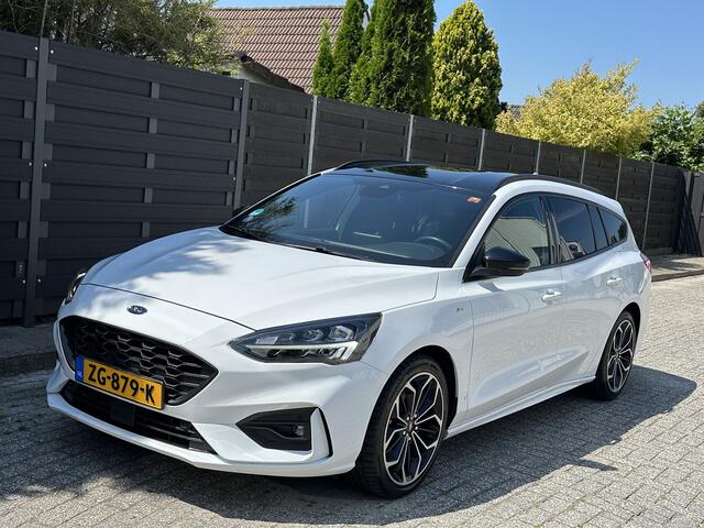 Ford FOCUS Wagon 125PK EcoBoost ST Line Business | Trekhaak | Winterpack | Keyless | Clima | B&O | Park. sens V+A