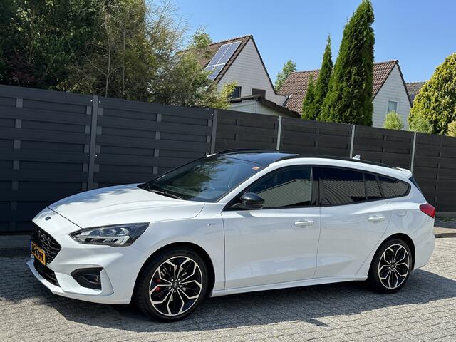 Ford FOCUS Wagon 125PK EcoBoost ST Line Business | Trekhaak | Winterpack | Keyless | Clima | B&O | Park. sens V+A