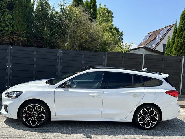Ford FOCUS Wagon 125PK EcoBoost ST Line Business | Trekhaak | Winterpack | Keyless | Clima | B&O | Park. sens V+A