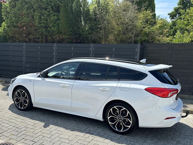 Ford FOCUS Wagon 125PK EcoBoost ST Line Business | Trekhaak | Winterpack | Keyless | Clima | B&O | Park. sens V+A