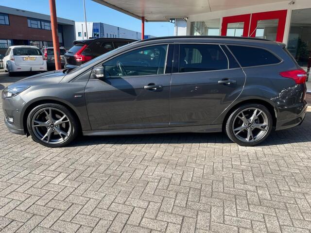 Ford FOCUS 1.5 ST-Line 1e Eigenaar Sportief Navi PDC