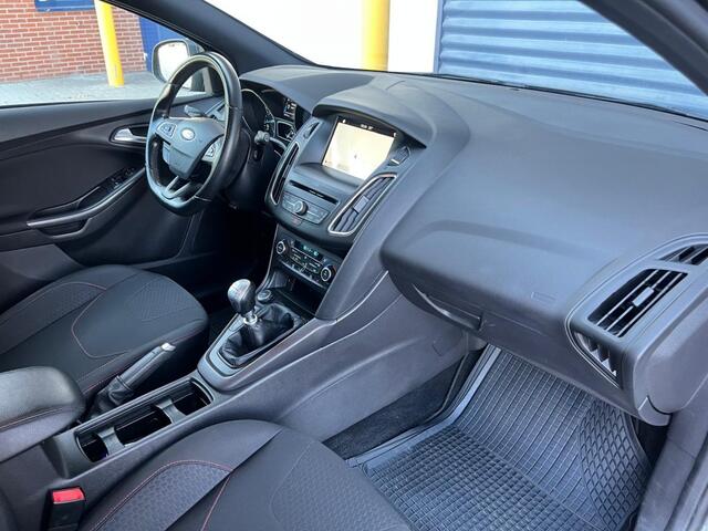 Ford FOCUS 1.5 ST-Line 1e Eigenaar Sportief Navi PDC
