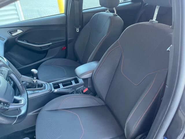 Ford FOCUS 1.5 ST-Line 1e Eigenaar Sportief Navi PDC