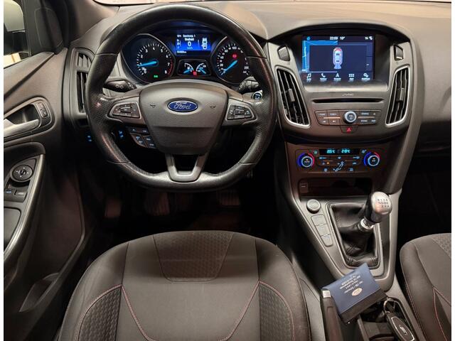 Ford FOCUS 1.0 ST-Line PARKASSIST CARPLAY CLIMA NAP 1STE EIG