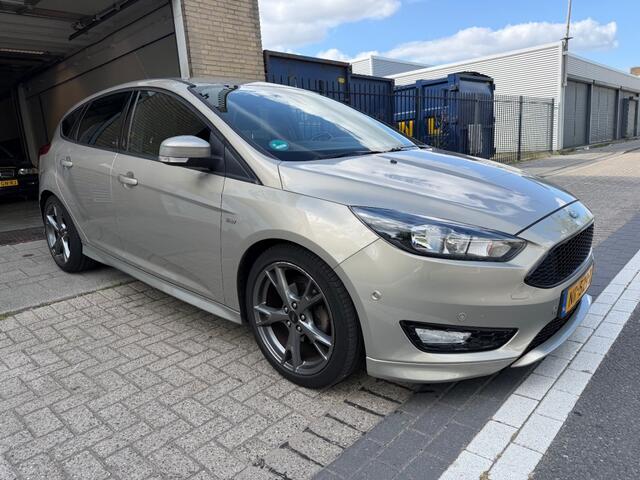 Ford FOCUS 1.0 ST-Line PARKASSIST CARPLAY CLIMA NAP 1STE EIG