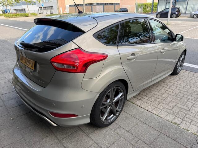 Ford FOCUS 1.0 ST-Line PARKASSIST CARPLAY CLIMA NAP 1STE EIG