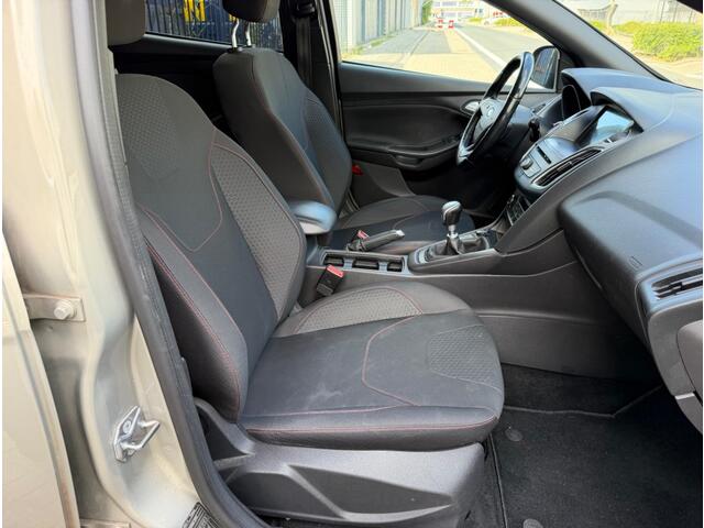 Ford FOCUS 1.0 ST-Line PARKASSIST CARPLAY CLIMA NAP 1STE EIG
