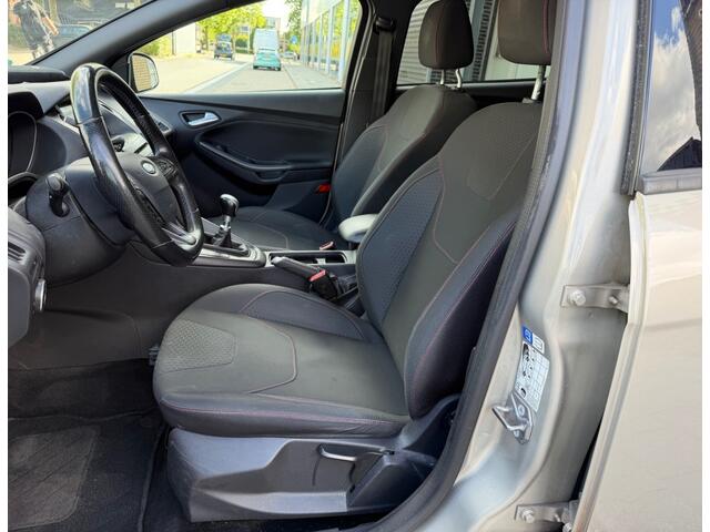 Ford FOCUS 1.0 ST-Line PARKASSIST CARPLAY CLIMA NAP 1STE EIG