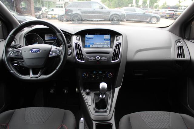 Ford FOCUS Wagon 1.5 ST-Line / Distr.riem VV / Camera / Navigatie / Parkeerhulp achter / 17'' / Cruise Control