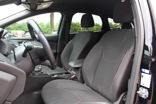 Ford FOCUS Wagon 1.5 ST-Line / Distr.riem VV / Camera / Navigatie / Parkeerhulp achter / 17'' / Cruise Control