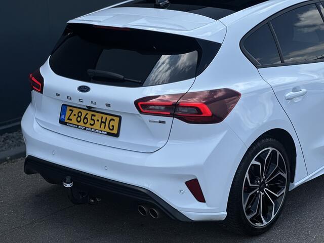 Ford FOCUS 1.0 EcoBoost ST-Line X / Pano / Trekhaak / Automaat