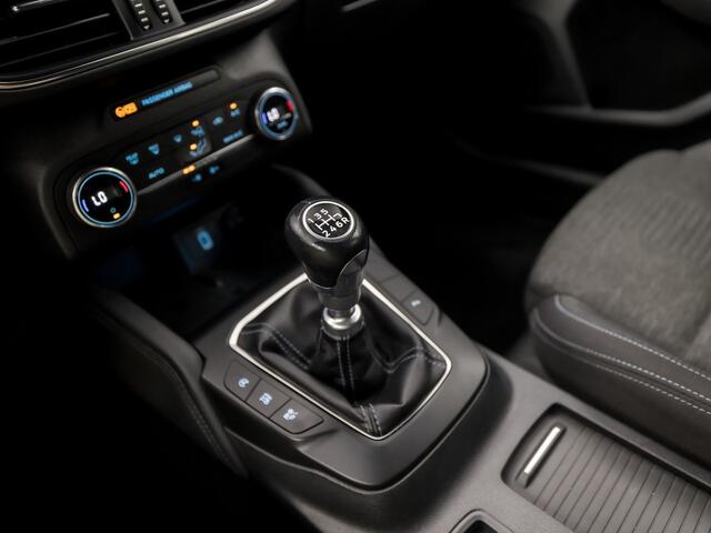 Ford FOCUS Wagon 1.0 EcoBoost Hybrid Active X 155Pk (VIRTUAL COCKPIT, APPLE CARPLAY, CAMERA, ZWART HEMEL, SPORTSTOELEN, GETINT GLAS, KEYLESS, CRUISE, NIEUWE APK, NIEUWSTAAT)