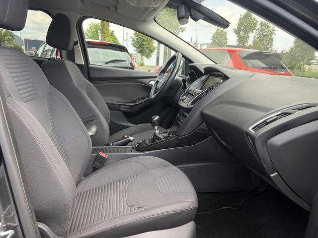 Ford FOCUS Wagon 1.0 Titanium 2e Eigenaar,Navi,Trekhaak,125pk,Clima,Cruise,Pdc V+A,6 Bak,Lm velgen,N.A.P,Apk tot 07-2027