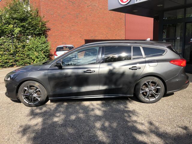 Ford FOCUS Wagon 1.5 EcoBoost ST Line // AFN. TREKHAAK // KEYLESS // WINTERPACK // CAMERA+SENSOREN // NAVI+CARPLAY //
