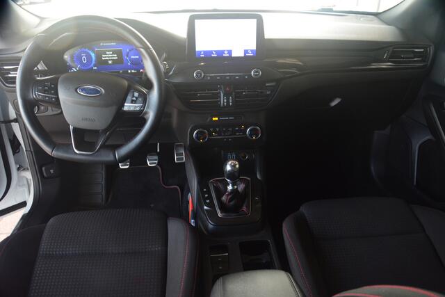 Ford FOCUS Wagon 1.5 EcoBlue ST Line X Business Nederlandse auto 111018 NAP ST Line met oa camera navigatie systeem parkeerhulp virtuele cockpit lmv origineel key less trekhaak afneembaar dakrail sportbekleding