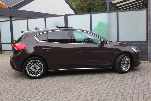 Ford FOCUS 1.5 EcoBoost 182pk Vignale Navi, Panoramadak, Leer, Winterpack, Head-up, 18" All Weather