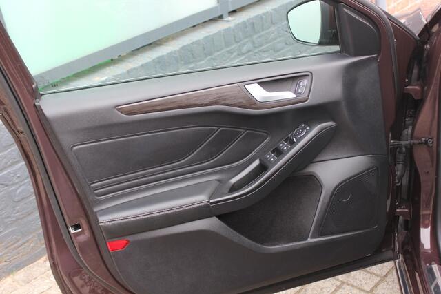 Ford FOCUS 1.5 EcoBoost 182pk Vignale Navi, Panoramadak, Leer, Winterpack, Head-up, 18" All Weather