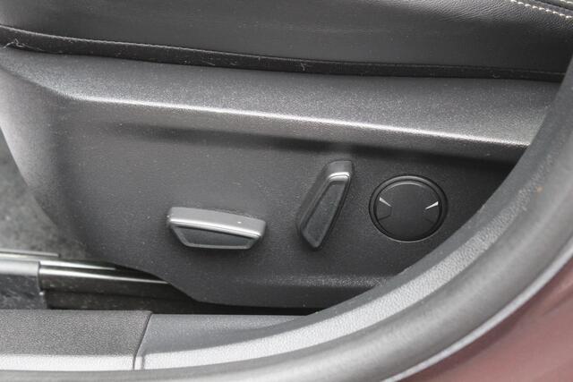 Ford FOCUS 1.5 EcoBoost 182pk Vignale Navi, Panoramadak, Leer, Winterpack, Head-up, 18" All Weather