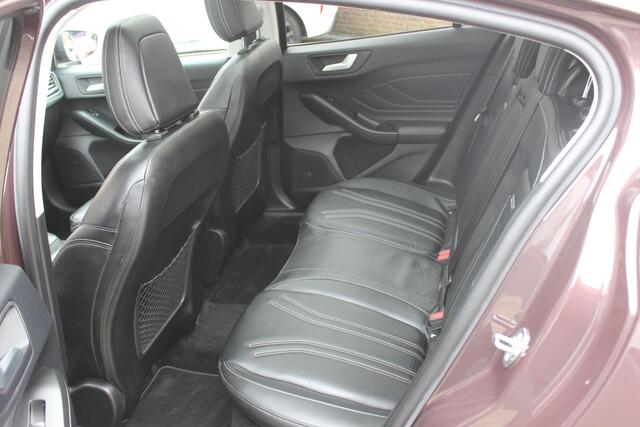 Ford FOCUS 1.5 EcoBoost 182pk Vignale Navi, Panoramadak, Leer, Winterpack, Head-up, 18" All Weather