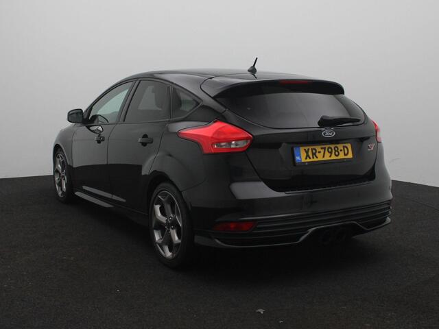 Ford FOCUS 2.0 ST | Winterpakket | Achteruitrijcamera | Sportstoelen | Lichtmetalen Velgen |