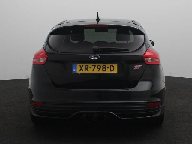 Ford FOCUS 2.0 ST | Winterpakket | Achteruitrijcamera | Sportstoelen | Lichtmetalen Velgen |