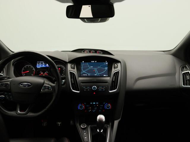 Ford FOCUS 2.0 ST | Winterpakket | Achteruitrijcamera | Sportstoelen | Lichtmetalen Velgen |