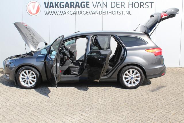 Ford FOCUS Wagon 1.0-125pk Titanium. Zeer nette, praktische en goed onderhouden wagen, afkomstig van de 1e eig. ! Autm. airco dual, cruise control, trekhaak, verwarmd voorraam, navigatie, telefoonvoorb., metallic lak, pdc v~a, LM wielen, All Season banden etc.