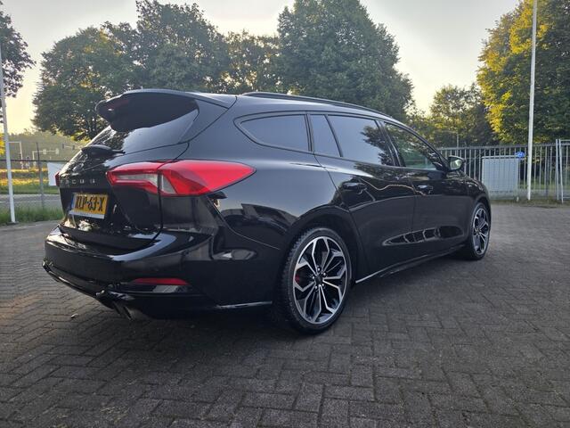Ford FOCUS Wagon 1.5 EcoB. ST L. Bns