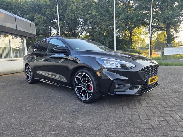Ford FOCUS Wagon 1.5 EcoB. ST L. Bns