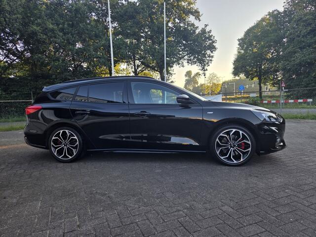 Ford FOCUS Wagon 1.5 EcoB. ST L. Bns