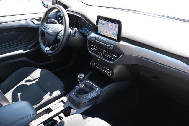 Ford FOCUS 1.0 EcoBoost Titanium Business Nederlandse auto! Apple carplay/Achteruitrijcamera/Automatisch inparkeren/Stoelverwarming/Stuurverwarming/Parkeersensoren/Navigatie/DAB/Licht metalen velgen