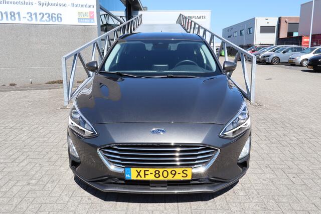 Ford FOCUS 1.0 EcoBoost Titanium Business Nederlandse auto! Apple carplay/Achteruitrijcamera/Automatisch inparkeren/Stoelverwarming/Stuurverwarming/Parkeersensoren/Navigatie/DAB/Licht metalen velgen