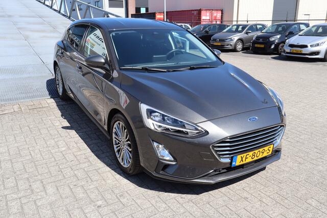 Ford FOCUS 1.0 EcoBoost Titanium Business Nederlandse auto! Apple carplay/Achteruitrijcamera/Automatisch inparkeren/Stoelverwarming/Stuurverwarming/Parkeersensoren/Navigatie/DAB/Licht metalen velgen