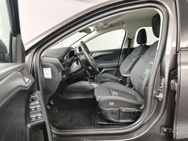 Ford FOCUS Wagon 1.0 EcoBoost Hybrid Active Vignale | Navigatie | Camera | Trekhaak | Stoelverwarming | All-Season Banden |