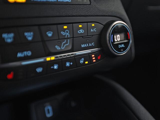 Ford FOCUS Wagon 1.0 EcoBoost Titanium Sport (APPLE CARPLAY, GROOT NAVI, STUUR/STOELVERWARMING, CAMERA, SPORTSTOELEN, GETINT GLAS, ADAPTIVE CRUISE, NIEUWSTAAT)